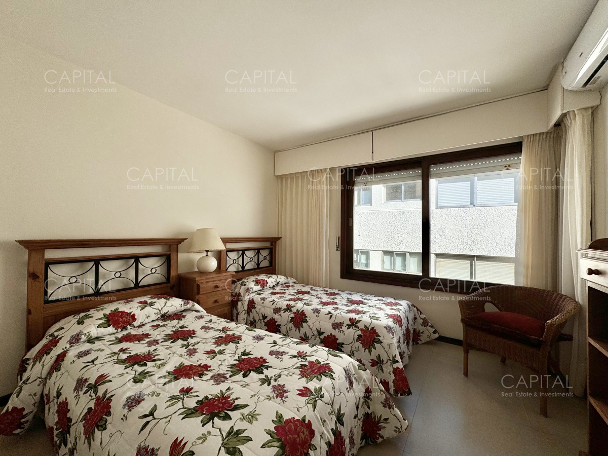 Apartamento ID.38759 - Apartamento de tres dormitorios en venta en Península, Punta del Este.