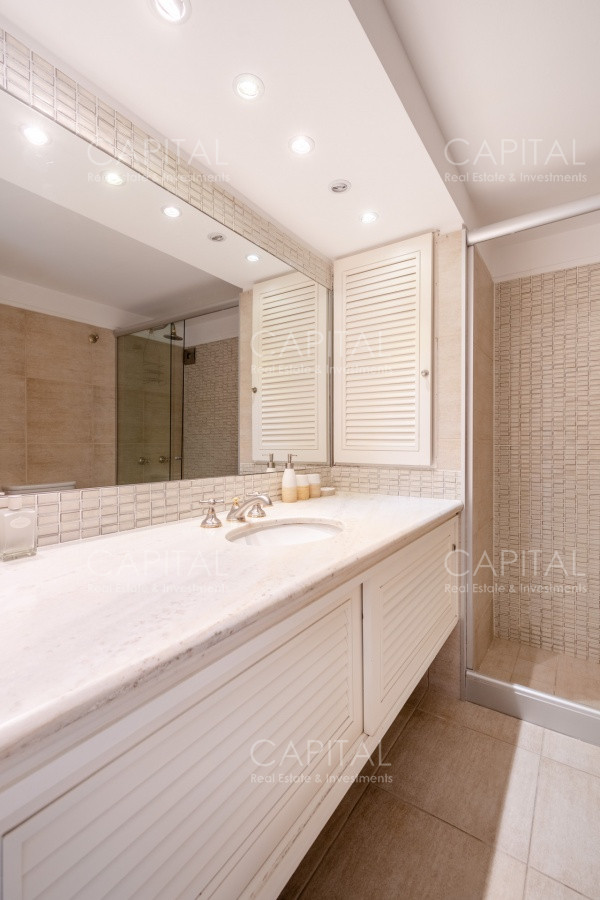 Apartamento ID.30942 - Venta de amplio apartamento sobre playa Brava íntegramente reciclado