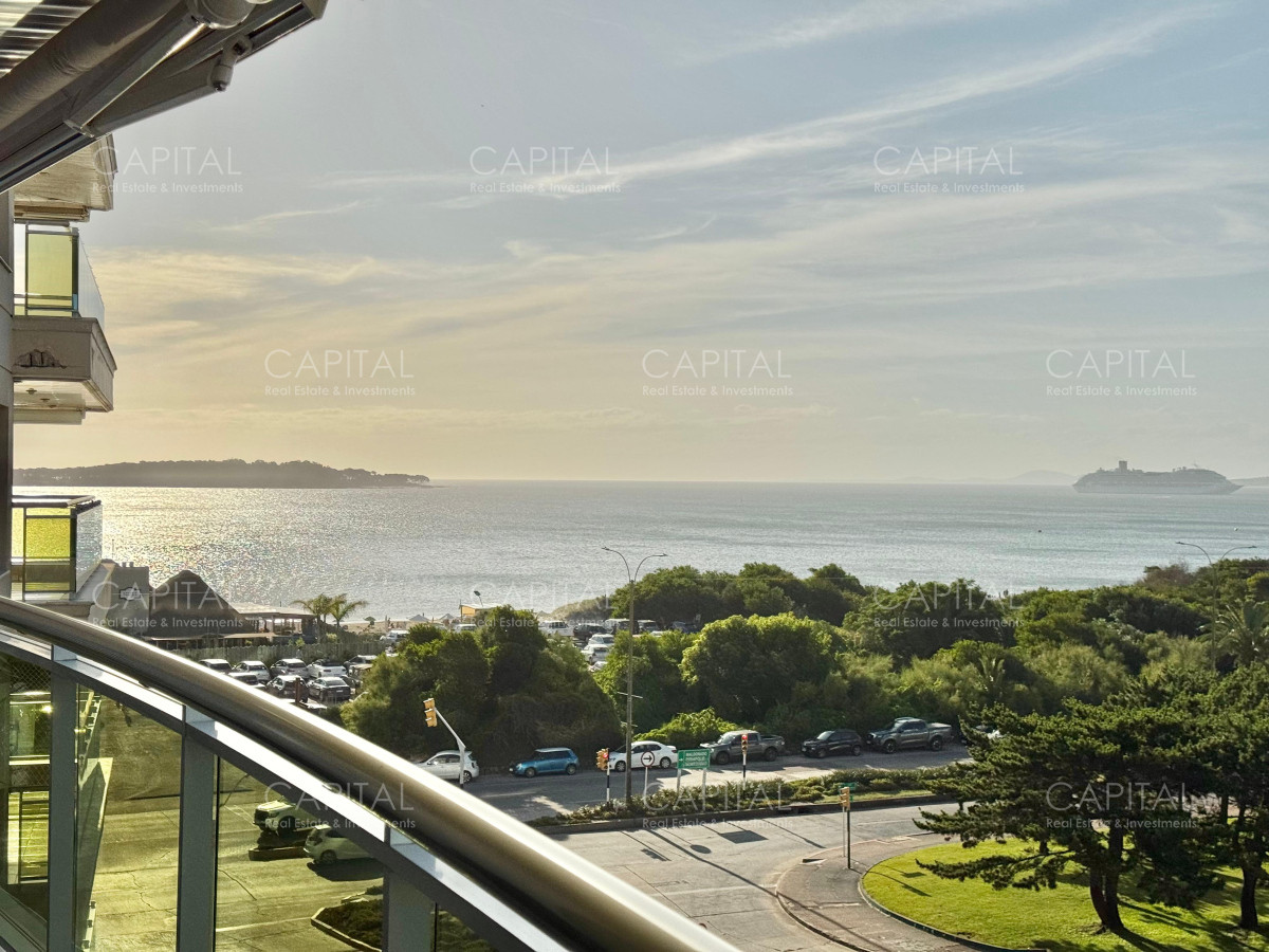 Apartamento ID.34948 - Coral Tower de tres dormitorios en venta Playa Mansa primera fila 