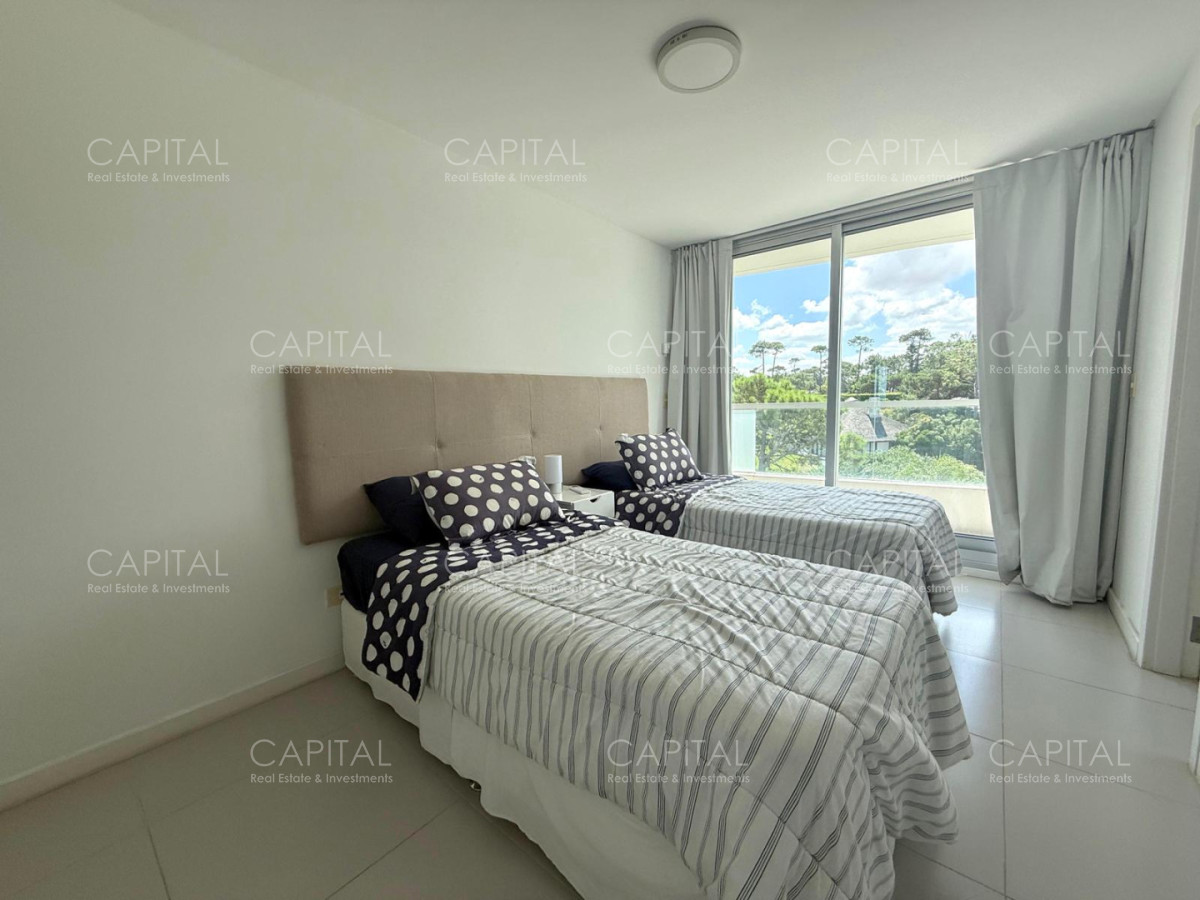 Apartamento ID.32040 - Venta departamento tres dormitorios en suite frente al mar Playa Mansa Punta del Este