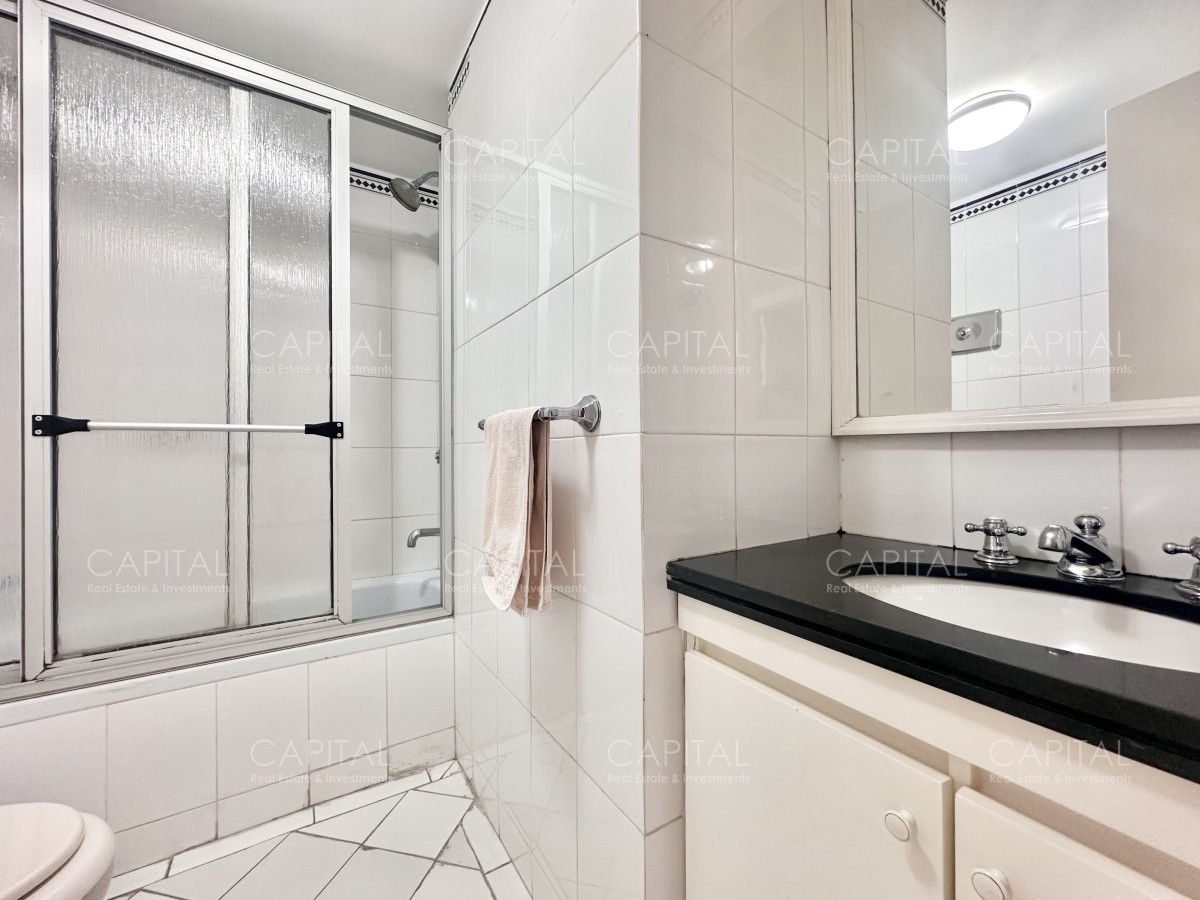 Apartamento ID.35703 - Apartamento de cuatro dormitorios y dependencia en venta, Península, Punta del Este