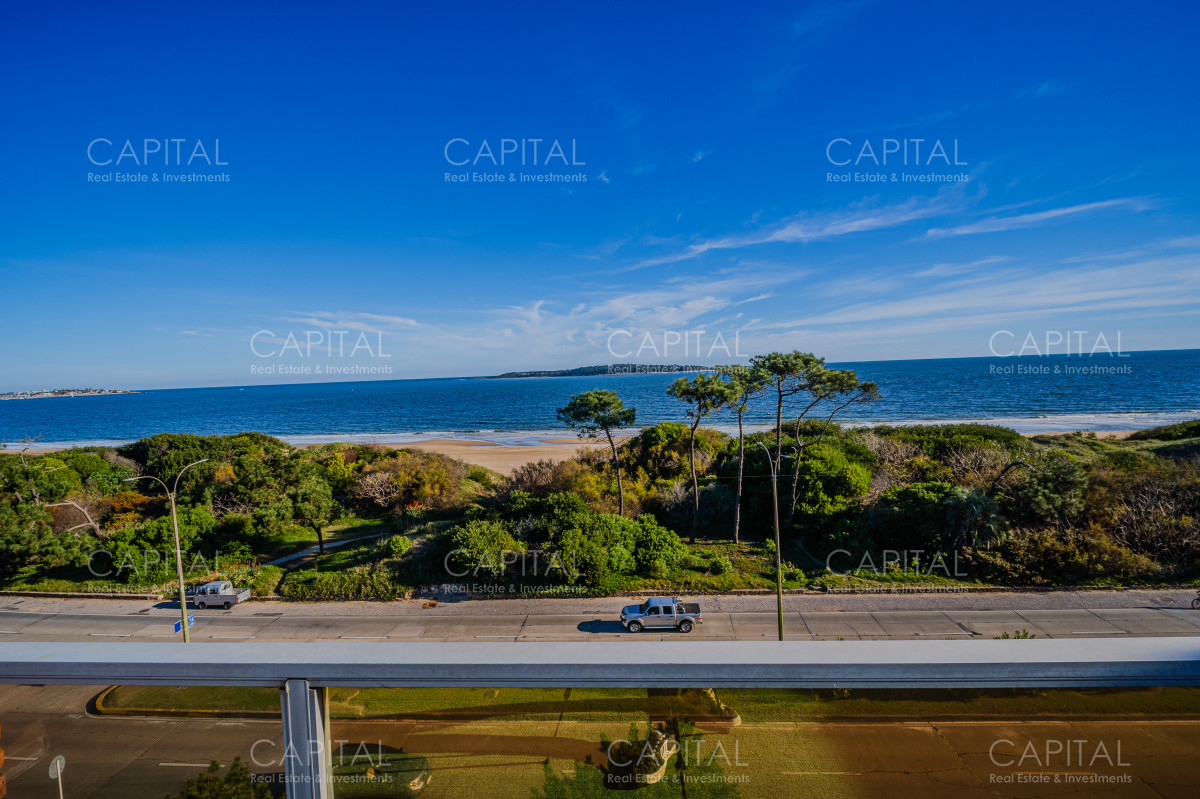 Apartamento ID.38440 - Penthouse de 3 dormitorios  y servicio  en primera linea Playa Mansa