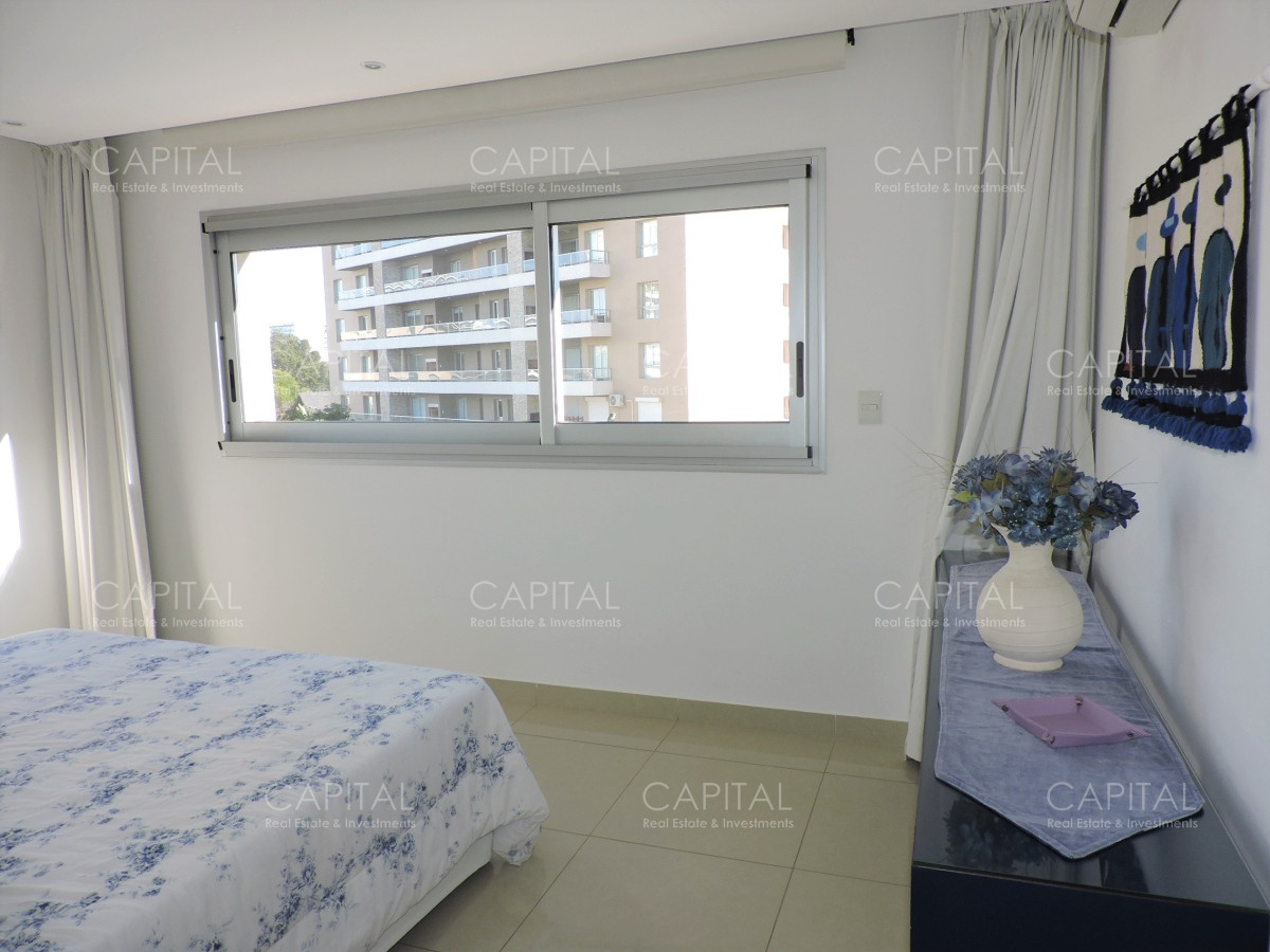 Apartamento ID.37022 - Moderno semipiso 3 dormitorios y dependencia en Playa Brava