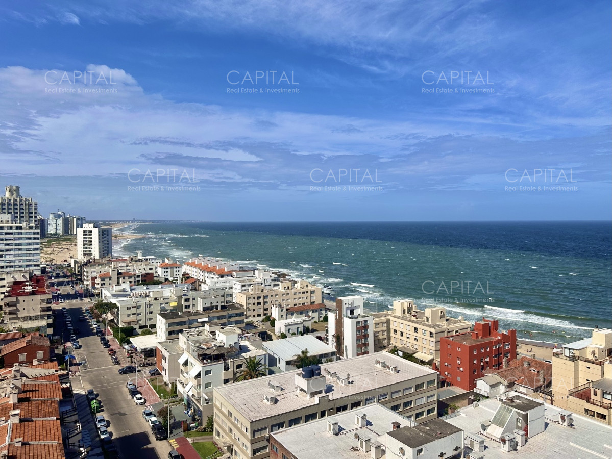 Apartamento ID.35703 - Apartamento de cuatro dormitorios y dependencia en venta, Península, Punta del Este