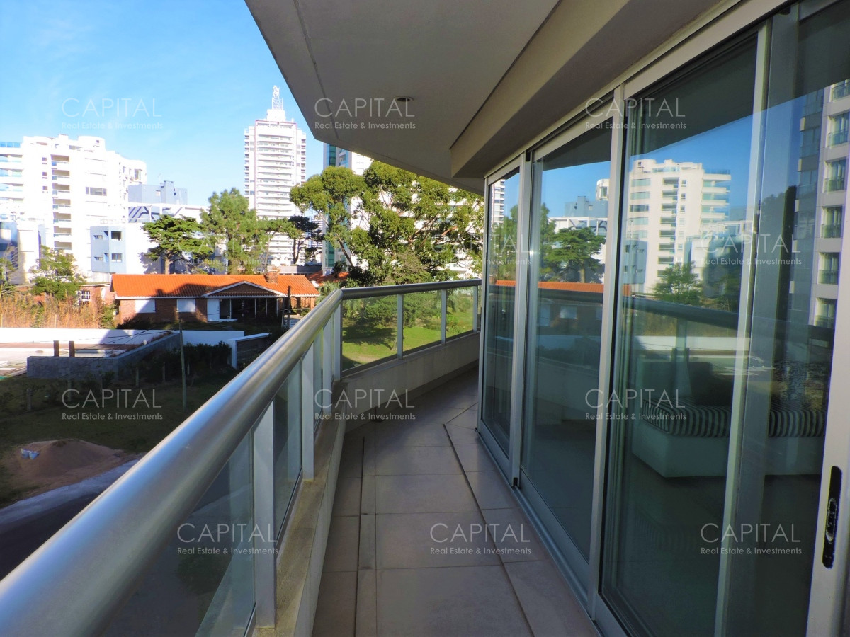 Apartamento ID.37022 - Moderno semipiso 3 dormitorios y dependencia en Playa Brava