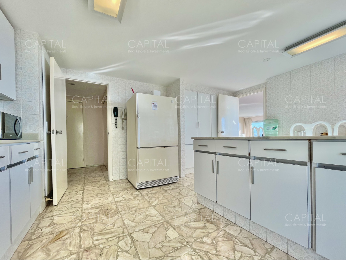 Apartamento ID.37926 - Apartamento en Primera Línea – Playa Mansa