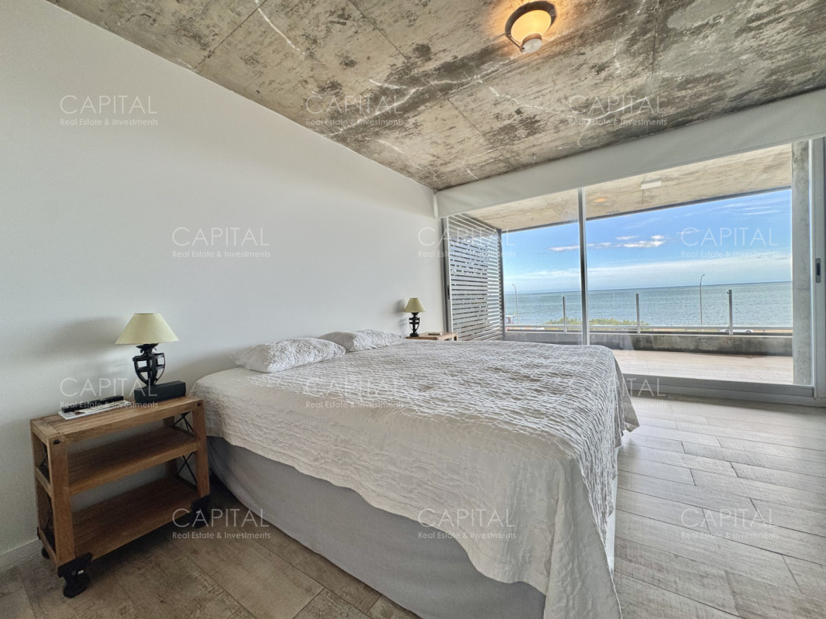 Apartamento ID.39886 - Apartamento duplex frente al mar en playa mansa en venta