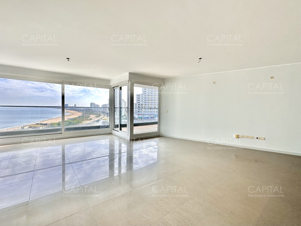 Apartamento ID.31677 - Apartamento de tres dormitorios con vista al mar en venta, Punta del Este.