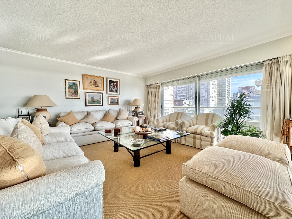 Apartamento ID.34218 - Apartamento de tres dormitorios y de dependencia de servicio, Puerto de Punta del Este.