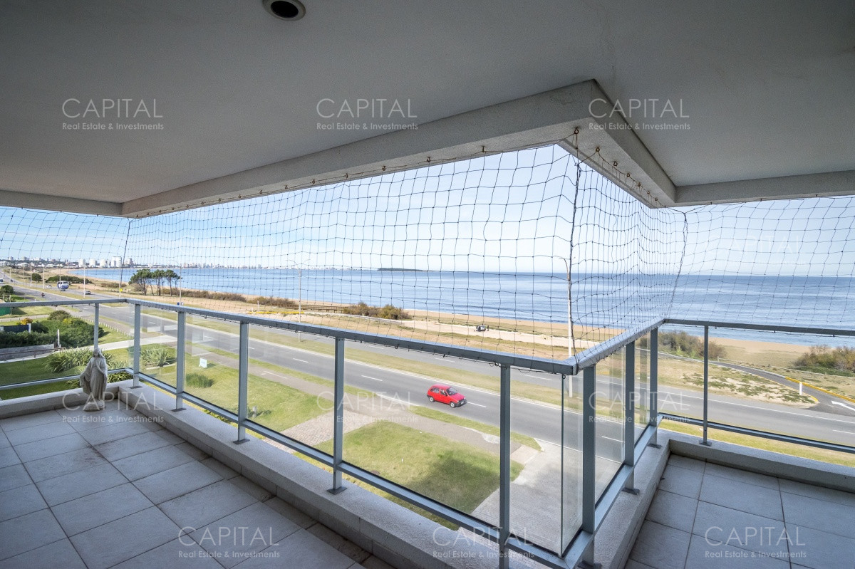 Apartamento ID.27993 - Apartamento PentHouse de 3 dormitorios y dependencia en alquiler anual.