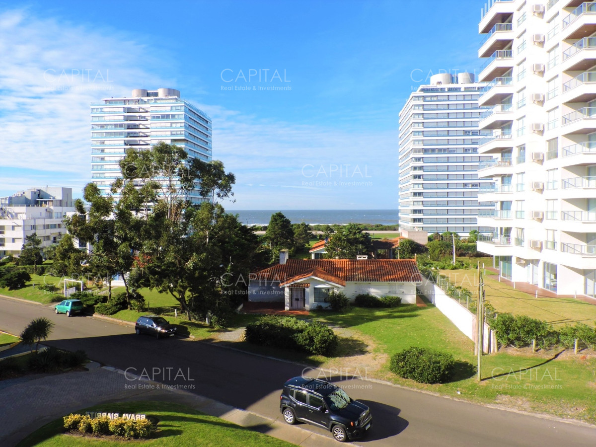 Apartamento ID.37022 - Moderno semipiso 3 dormitorios y dependencia en Playa Brava