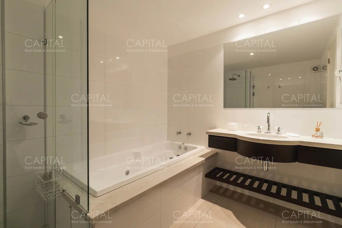 Apartamento ID.33892 - Apartamentoen torre lobos de tres dormitorios en primera linea frente al mar en Playa Brava en Alquiler, Punta del Este