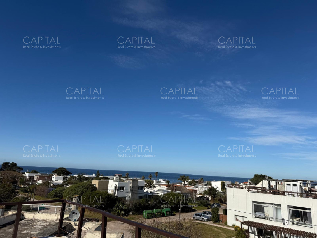 Apartamento ID.40377 - Departamento dos dormitorios en Manantiales en Alquiler con vista al mar y terraza.