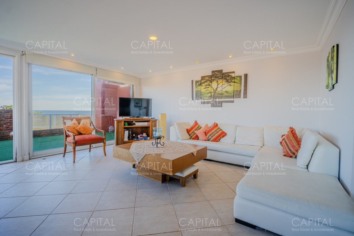Apartamento ID.38440 - Penthouse de 3 dormitorios  y servicio  en primera linea Playa Mansa