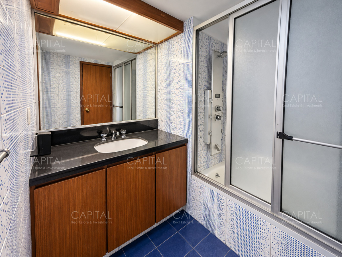 Apartamento ID.40808 - Apartamento en venta en Península, Punta del Este, ubicado a 100 metros del mar.