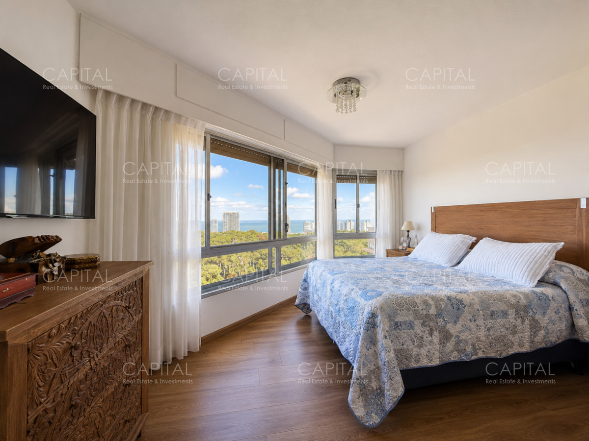 Apartamento ID.36372 - Apartamento de tres dormitorios y dependencia en venta Punta del Este