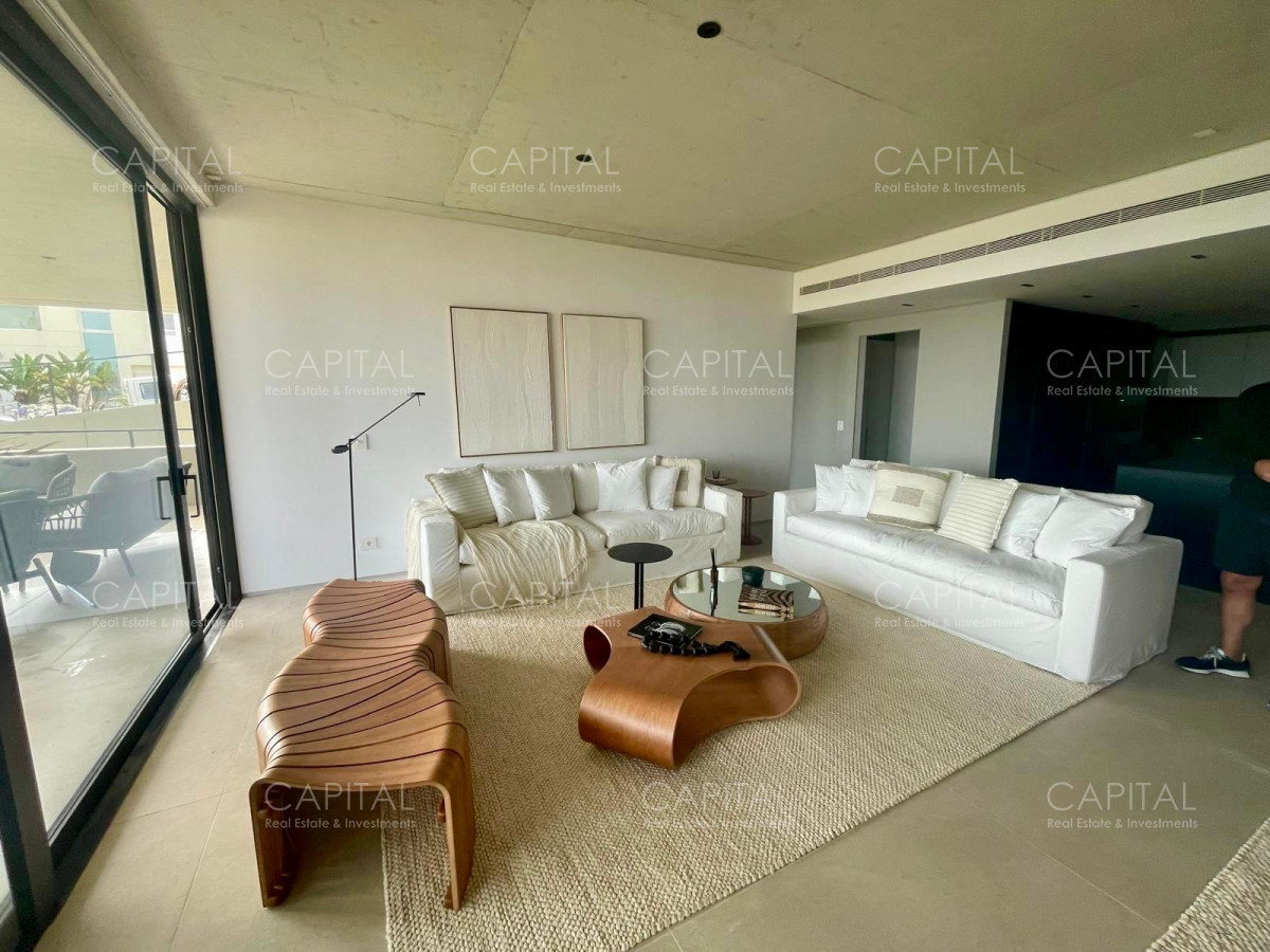 Apartamento ID.38226 - Departamento  en venta sobre el mar en La Barra con piscina y parrillero