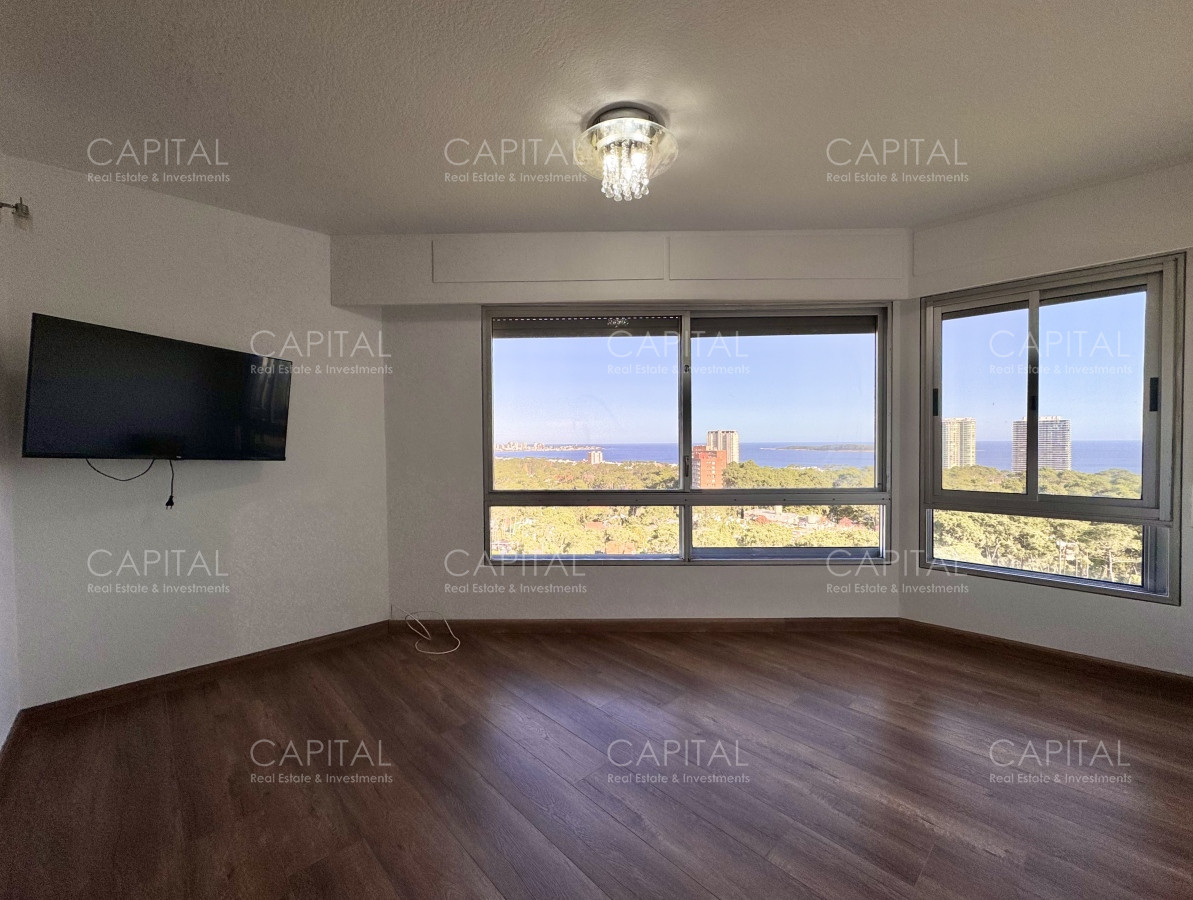 Apartamento ID.36372 - Apartamento de tres dormitorios y dependencia en venta Punta del Este