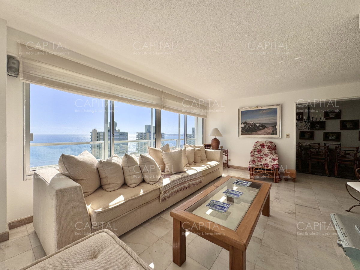 Apartamento ID.39373 - Apartamento de tres dormitorios y dependencia en venta, Playa Mansa, Punta del Este.