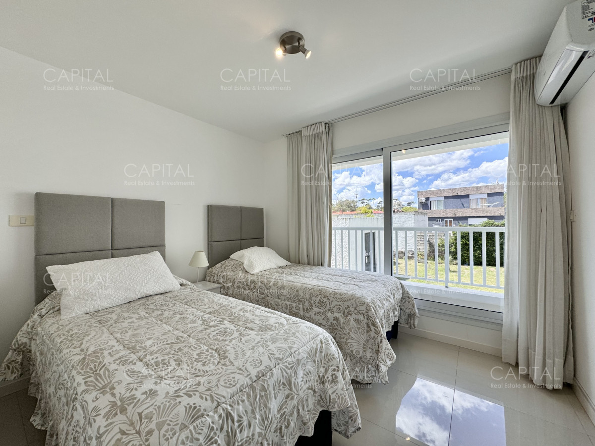 Apartamento ID.37436 - Apartamento de tres domritorios en venta en primera linea de Playa Mansa Punta del Este