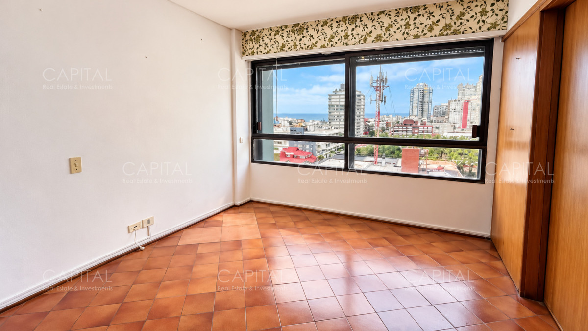 Apartamento ID.40808 - Apartamento en venta en Península, Punta del Este, ubicado a 100 metros del mar.