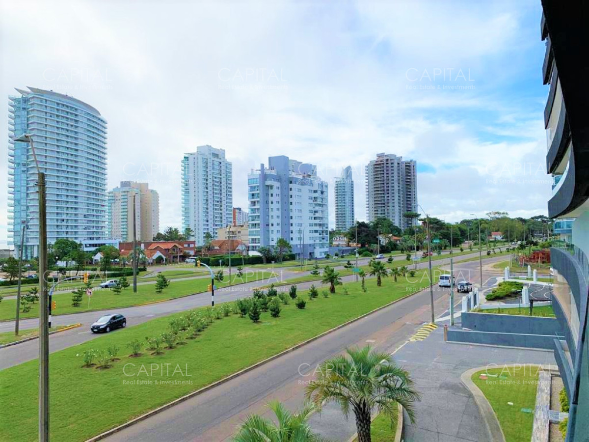 Apartamento ID.30716 - Apartamento de tres dormitorios, edificio con buenos servicios.