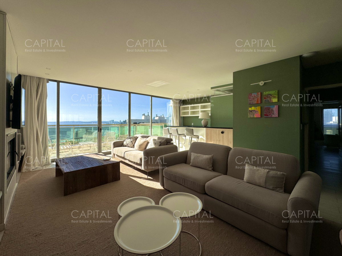 Apartamento ID.39802 - Penthouse Duplex con piscina y parrillero propio frente al Mar, en venta, Punta del Este