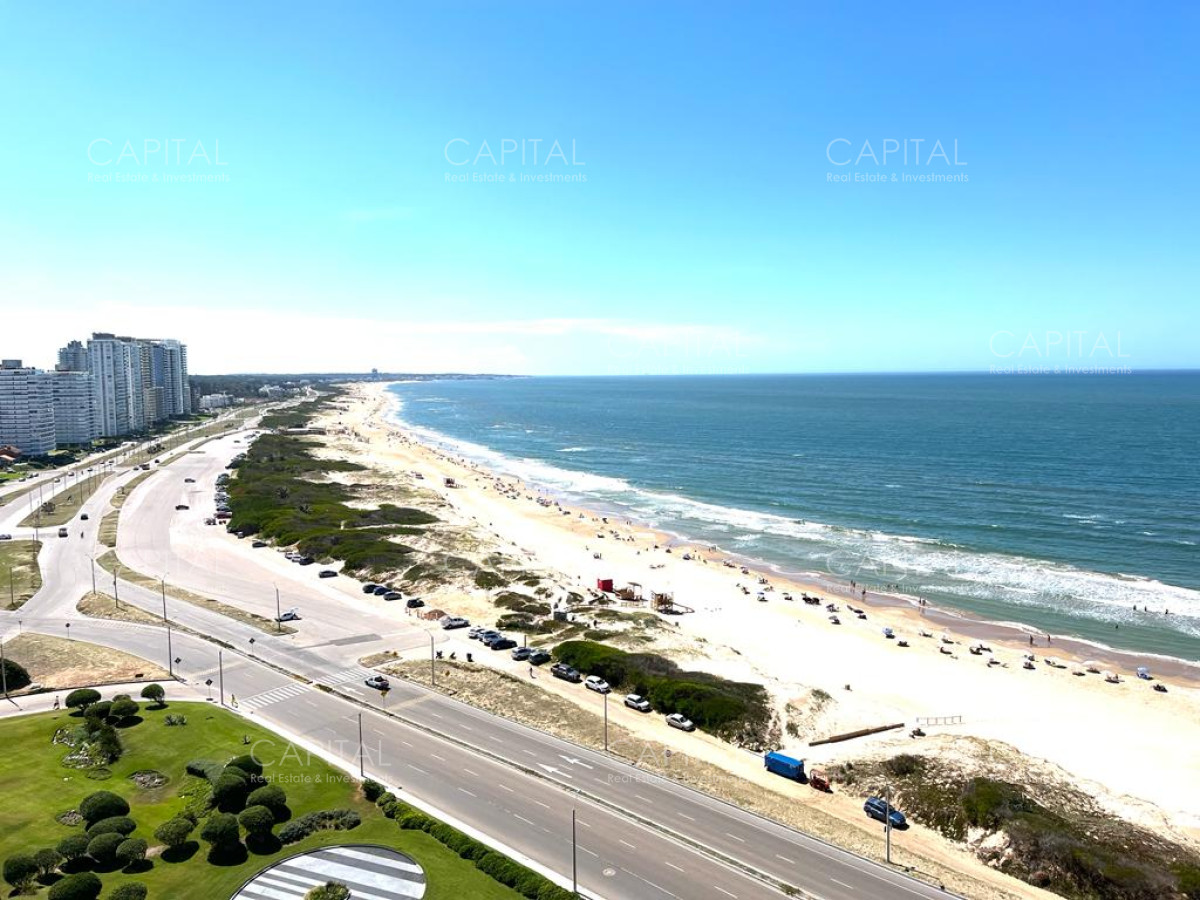 Apartamento ID.34226 - Amplio Apartamento Playa Brava 3 dormitorios mas dependencia