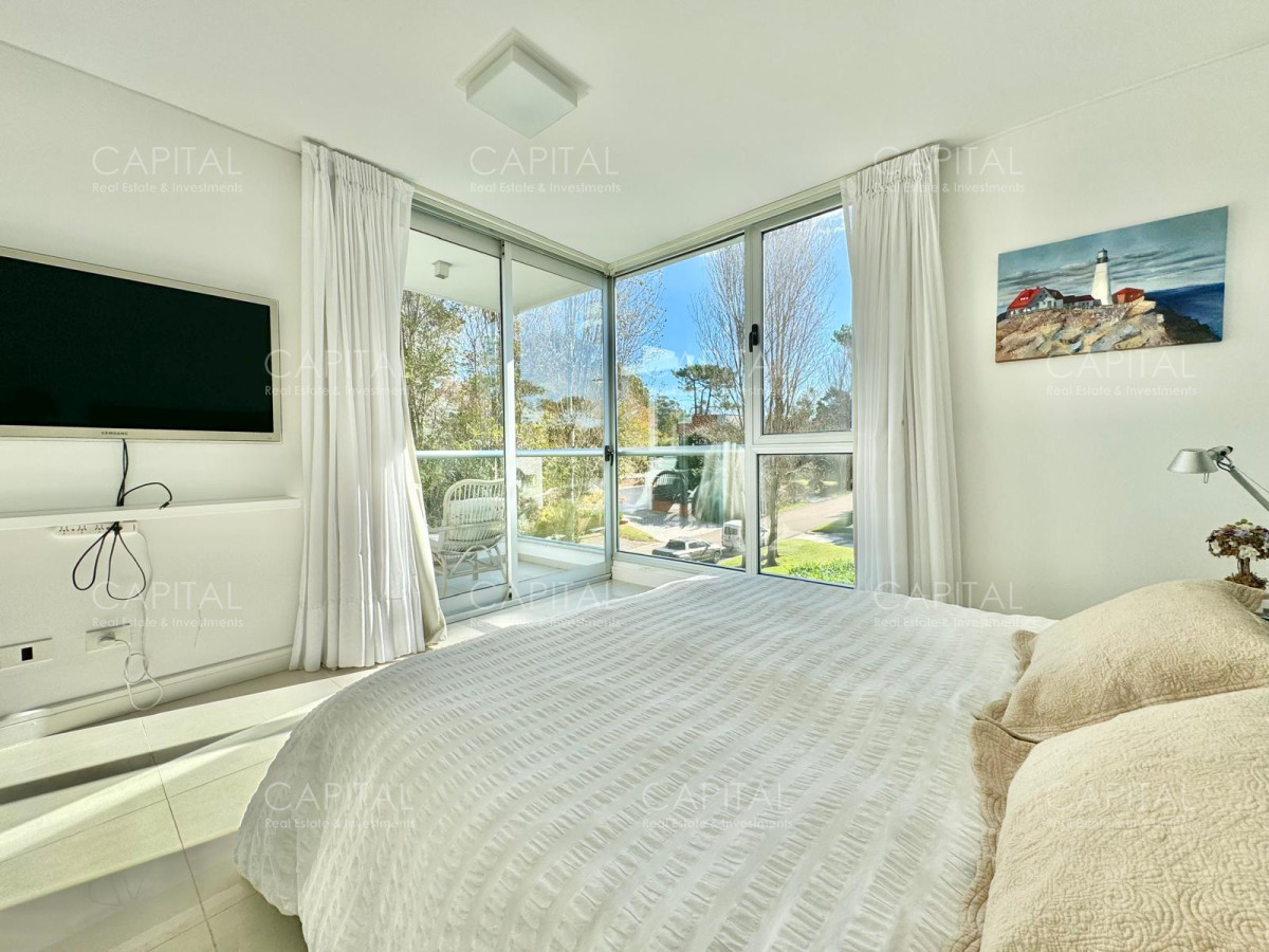 Apartamento ID.24960 - Apartamento en Playa Brava de dos dormitorios a metros del mar