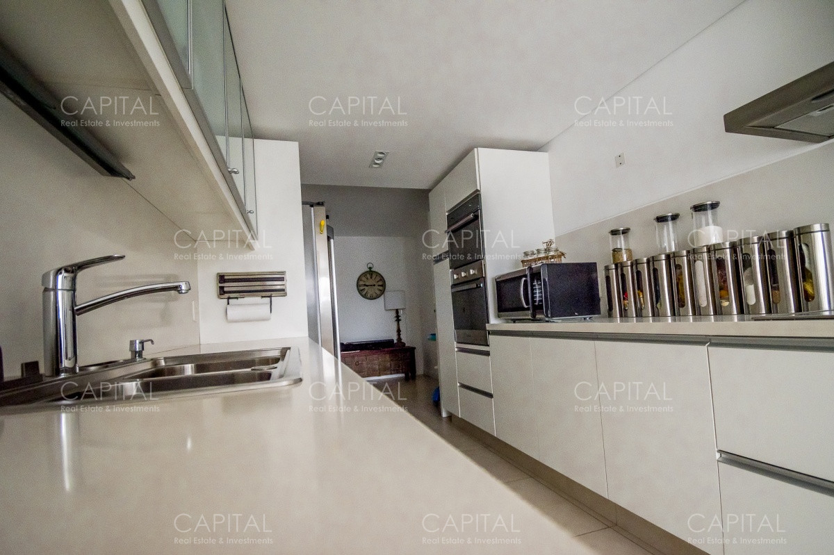 Apartamento ID.27993 - Apartamento PentHouse de 3 dormitorios y dependencia en alquiler anual.