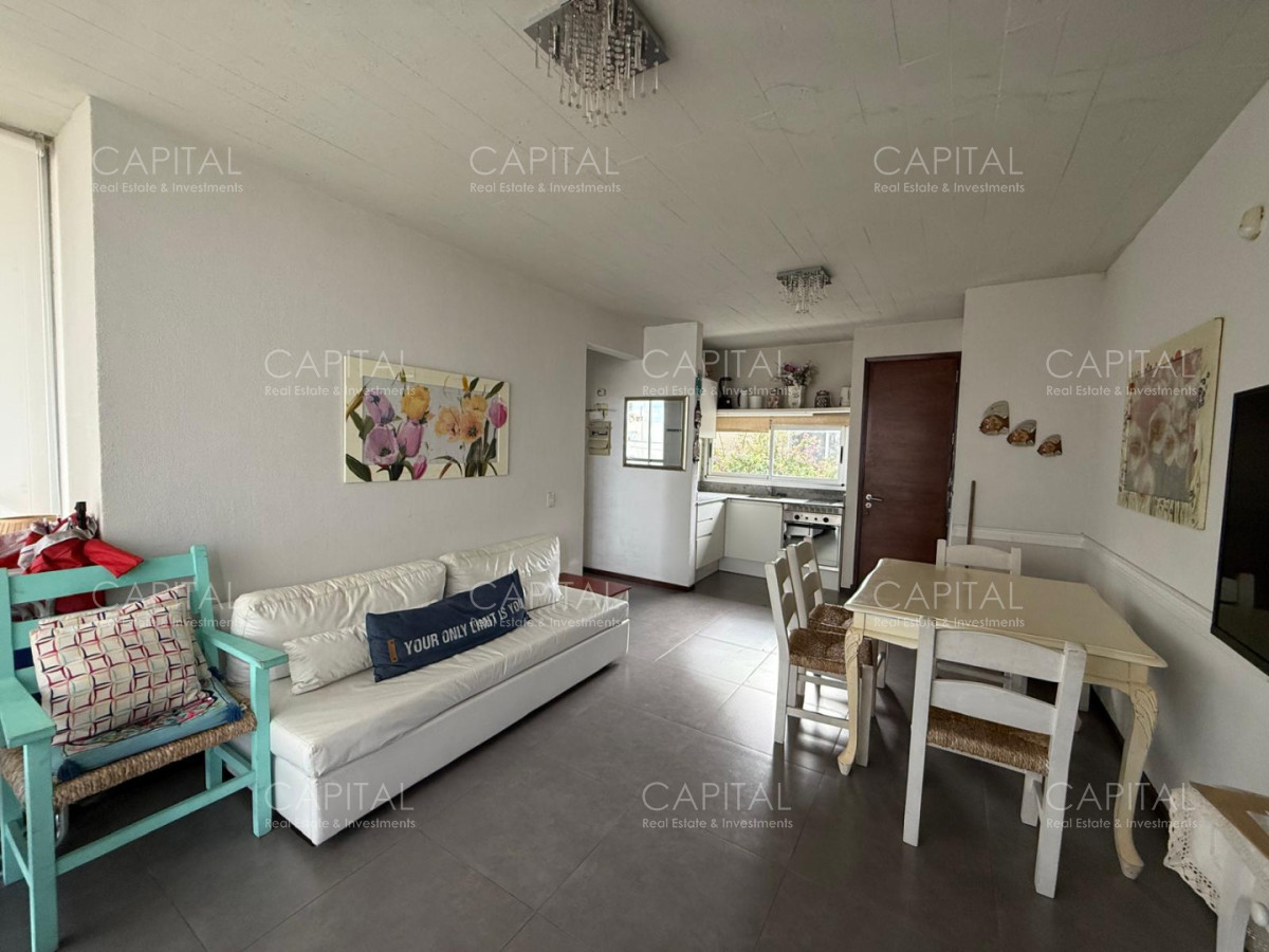 Apartamento ID.40377 - Departamento dos dormitorios en Manantiales en Alquiler con vista al mar y terraza.