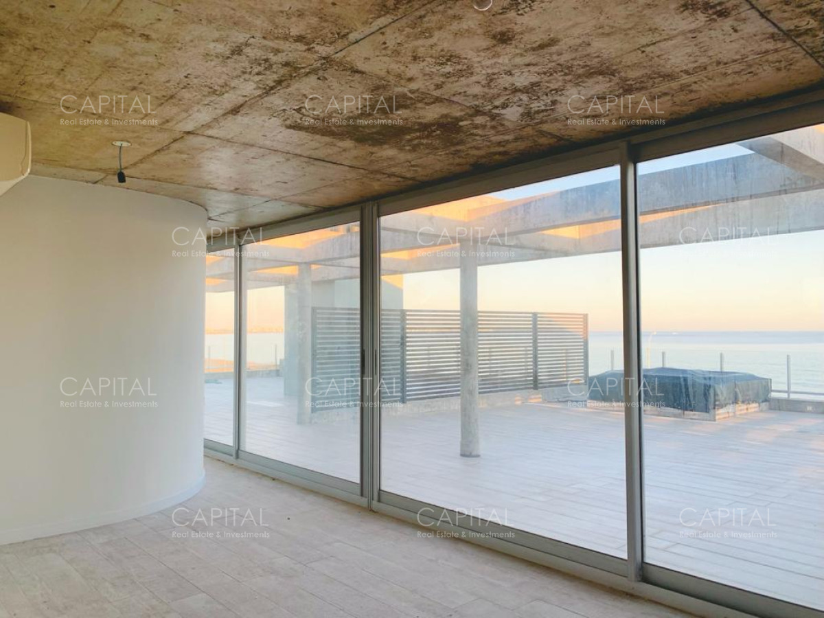 Apartamento ID.30995 - Moderno Penthouse de 3 Dormitorios frente a Playa Mansa