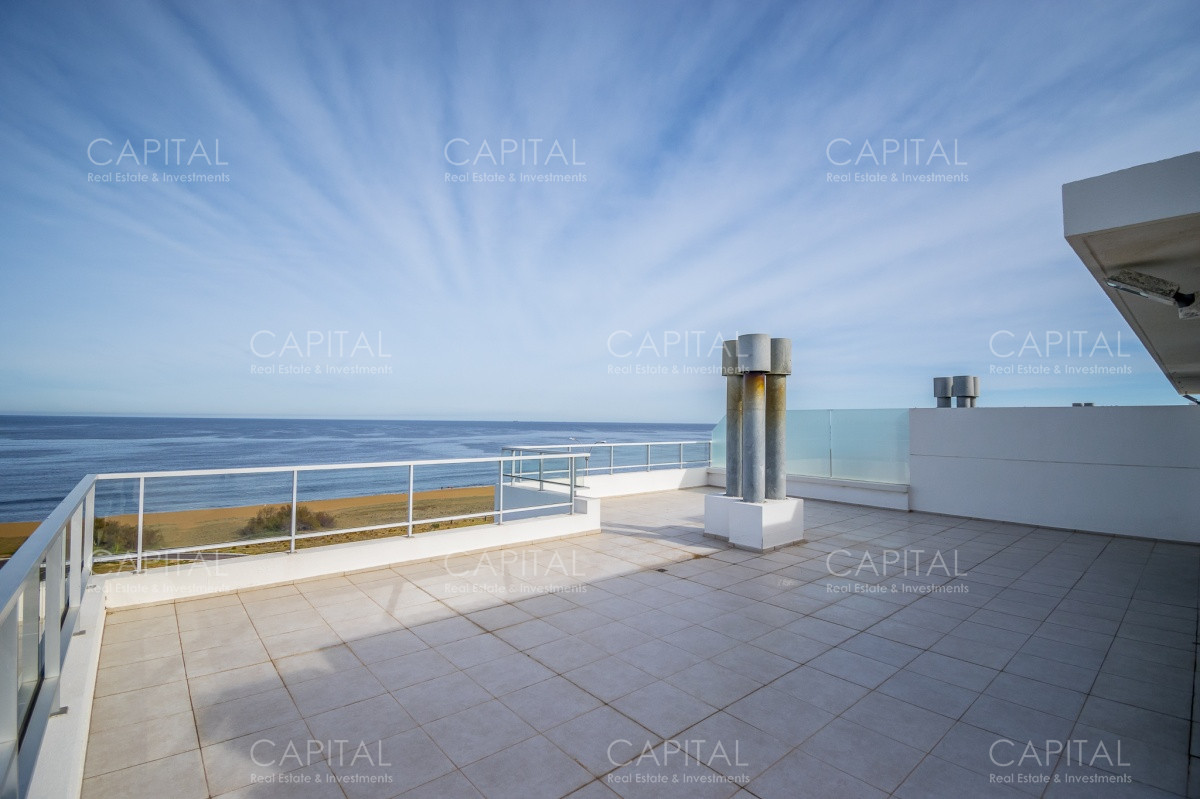 Apartamento ID.27993 - Apartamento PentHouse de 3 dormitorios y dependencia en alquiler anual.