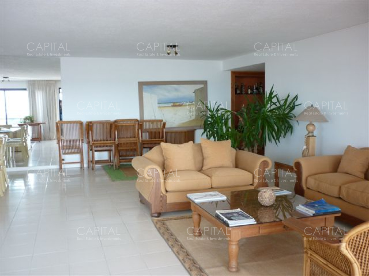 Apartamento ID.24841 - Apartamento de Cuatro Dormitorios - Puerto de Punta del Este