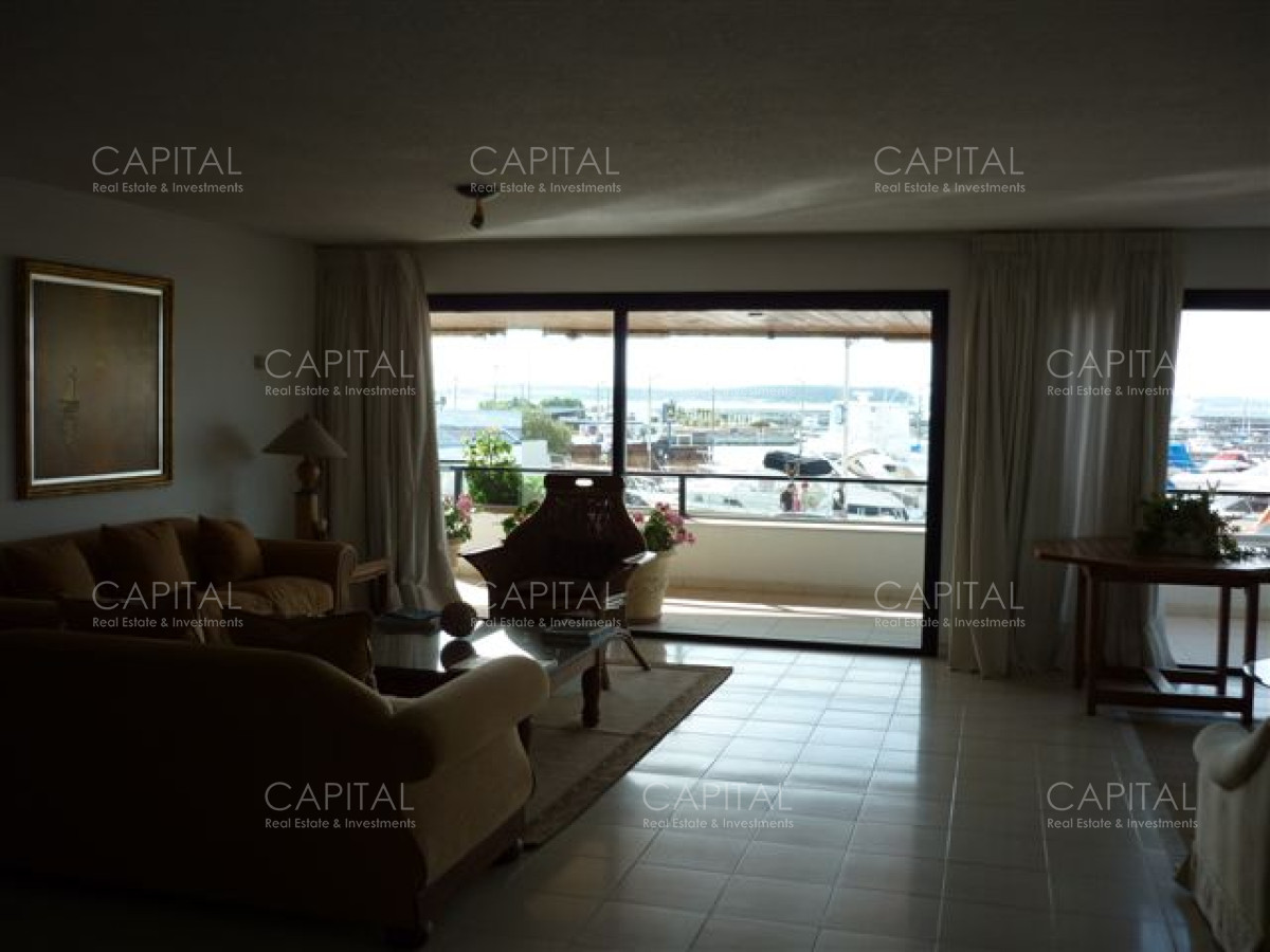 Apartamento ID.24841 - Apartamento de Cuatro Dormitorios - Puerto de Punta del Este