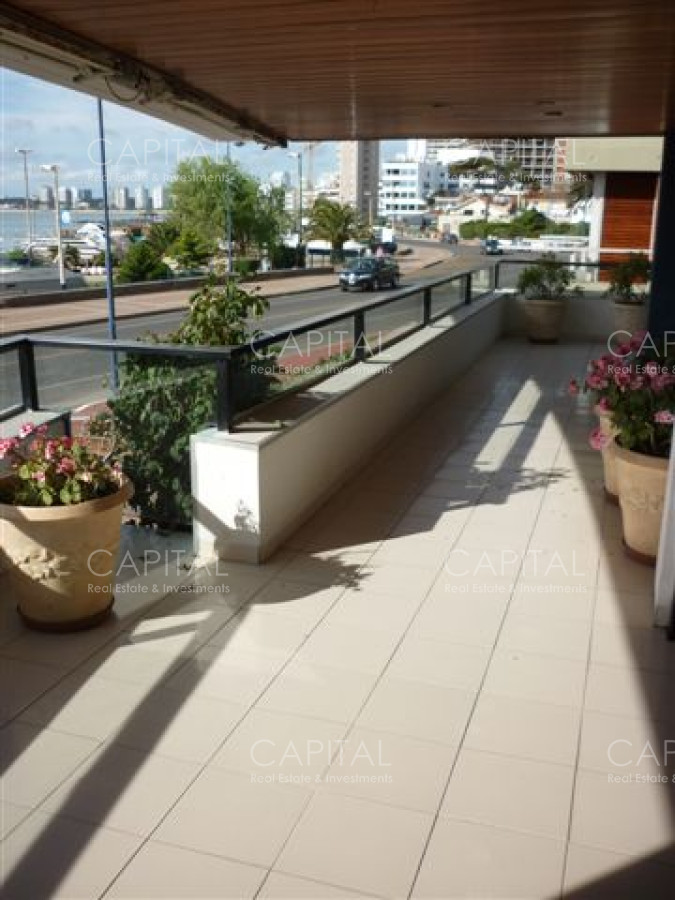 Apartamento ID.24841 - Apartamento de Cuatro Dormitorios - Puerto de Punta del Este