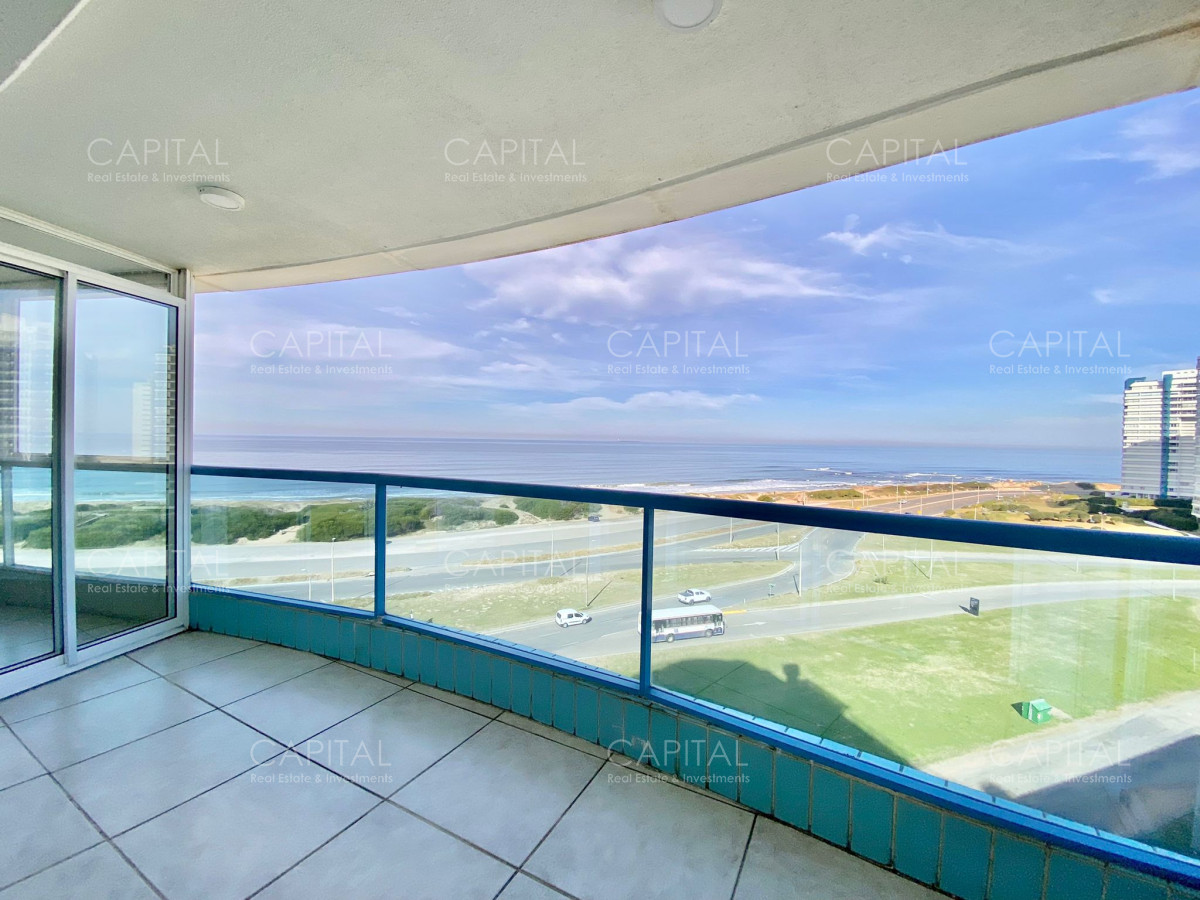 Apartamento ID.30056 - Apartamento de Tres dormitorios con Vista al Mar en Venta en Playa Brava