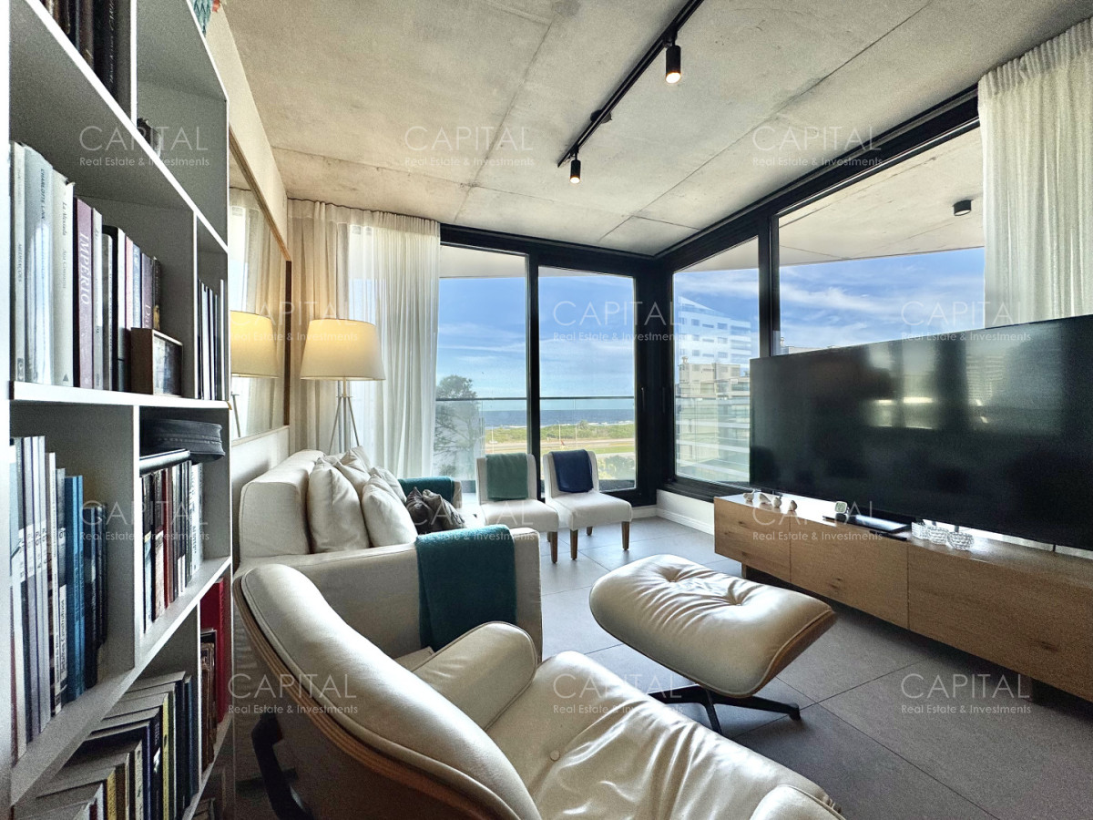 Apartamento ID.40602 - Departamento Esquinero de 2 Dormitorios en Punta del Este con Vista al Mar