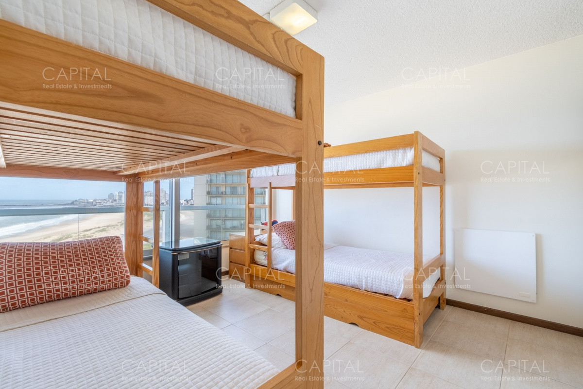 Apartamento ID.30942 - Venta de amplio apartamento sobre playa Brava íntegramente reciclado