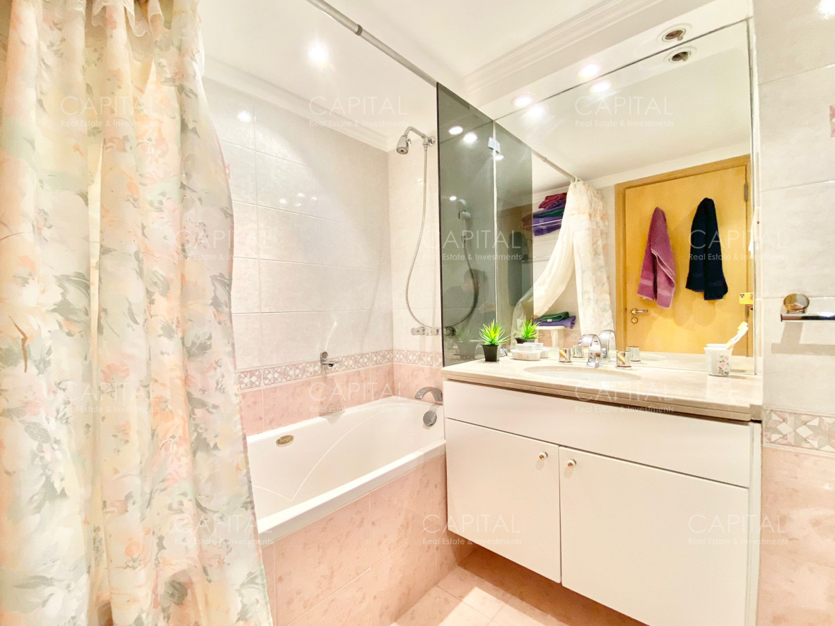 Apartamento ID.30056 - Apartamento de Tres dormitorios con Vista al Mar en Venta en Playa Brava