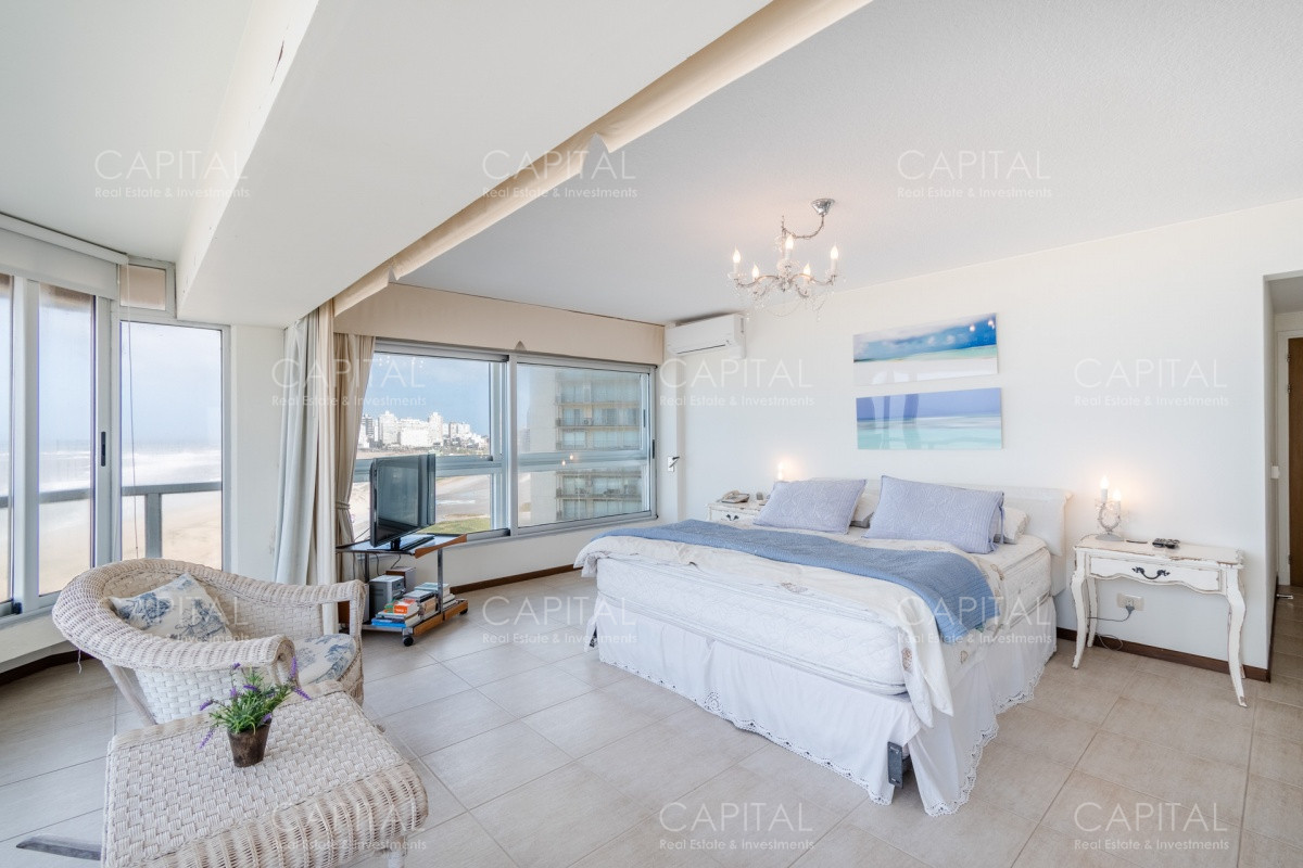 Apartamento ID.30942 - Venta de amplio apartamento sobre playa Brava íntegramente reciclado