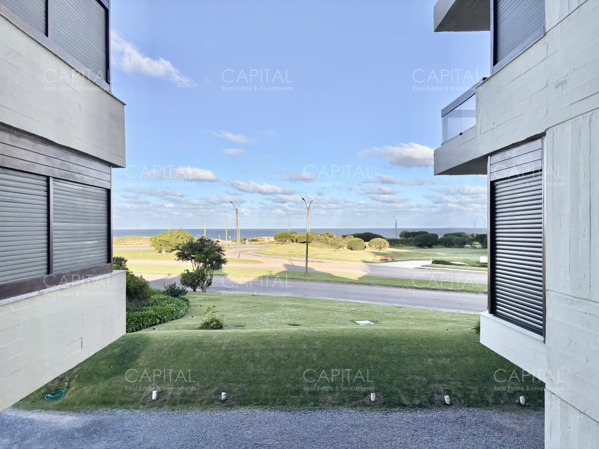 Apartamento ID.27183 - Apartamento reciclado de dos dormitorios frente al mar en Playa Brava en venta