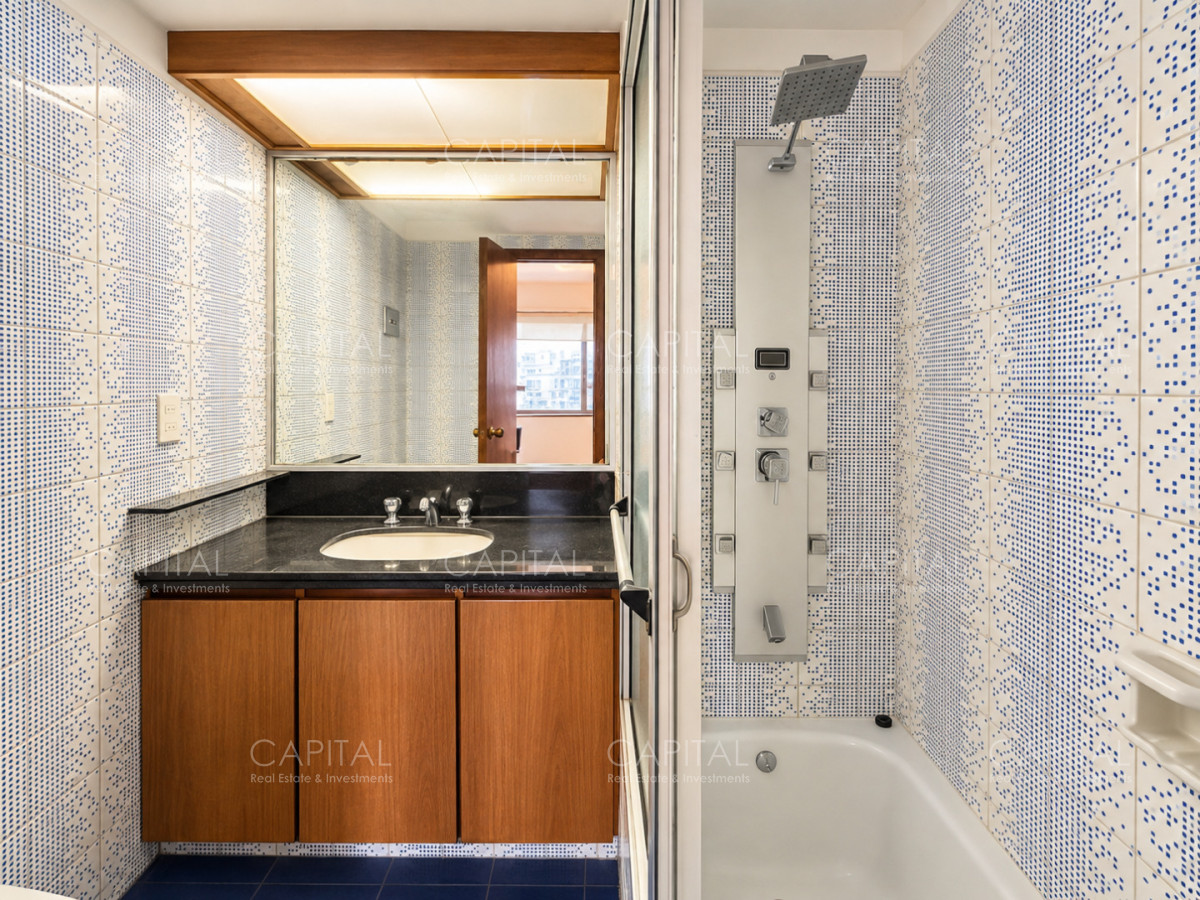 Apartamento ID.40808 - Apartamento en venta en Península, Punta del Este, ubicado a 100 metros del mar.