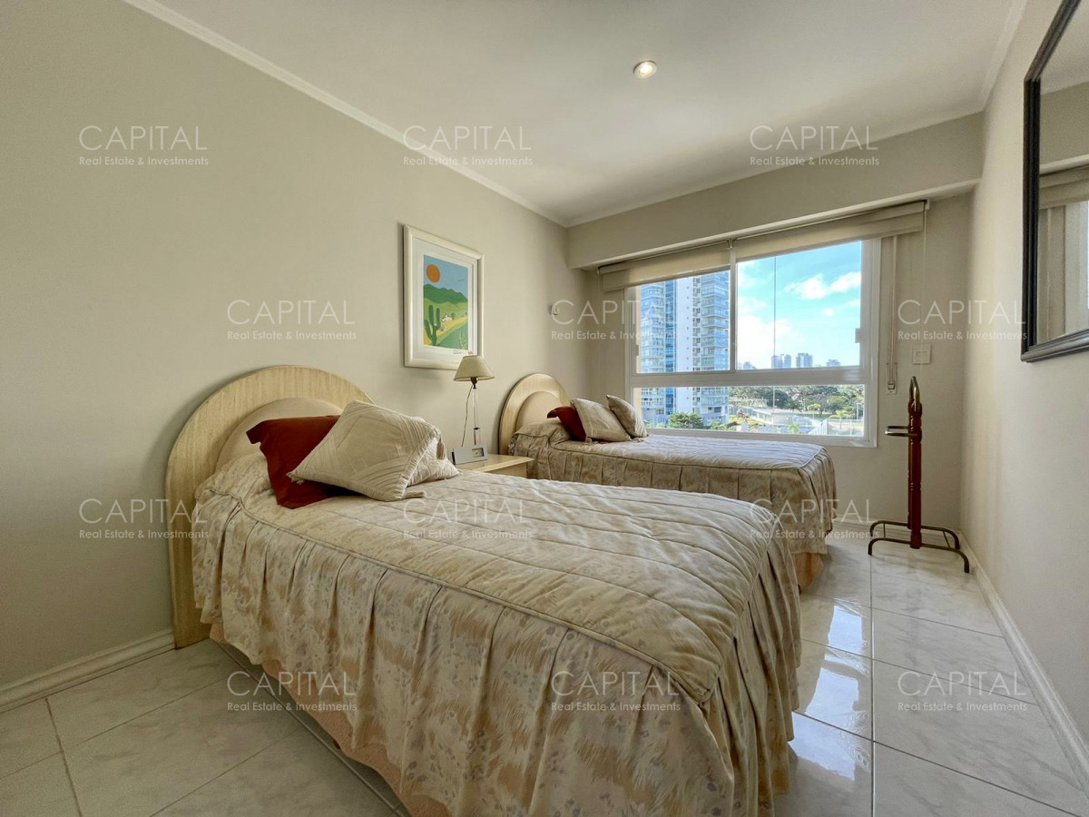 Apartamento ID.31146 - Alquiler temporario de apartamento al frente en edificio de categoría sobre Playa Mansa