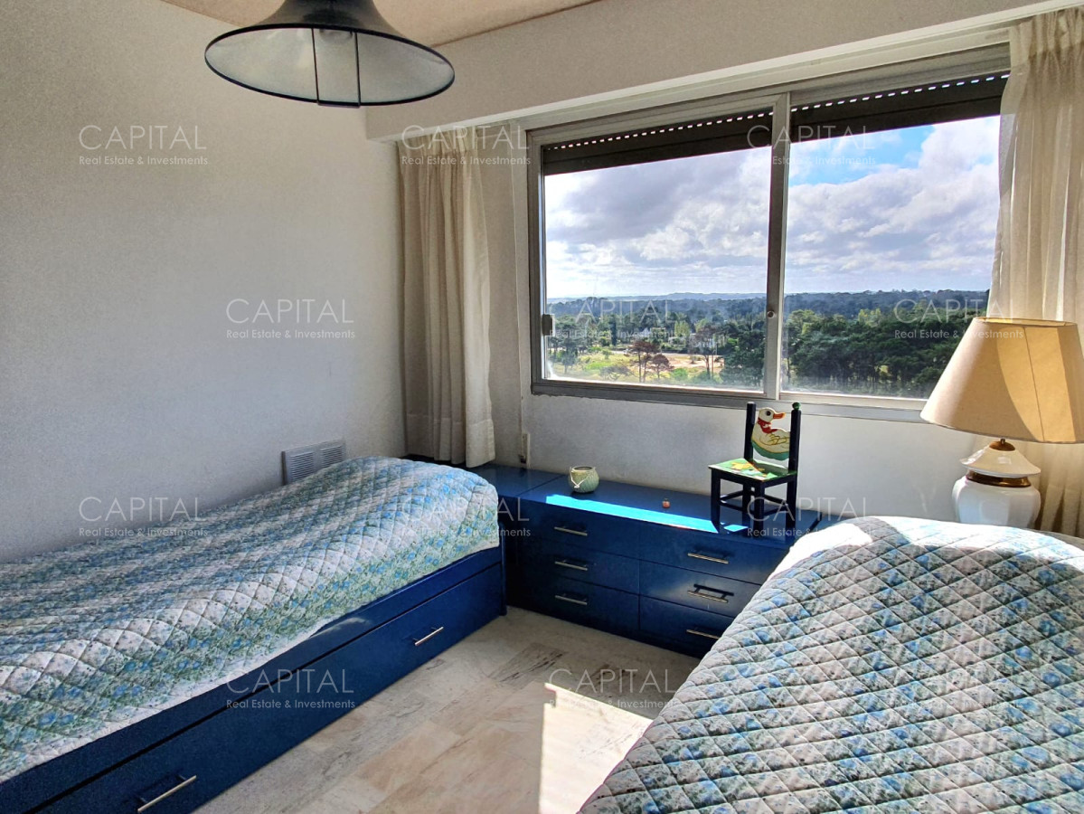 Apartamento ID.32588 - Venta departamento tres dormitorios y dep servicio Punta del Este