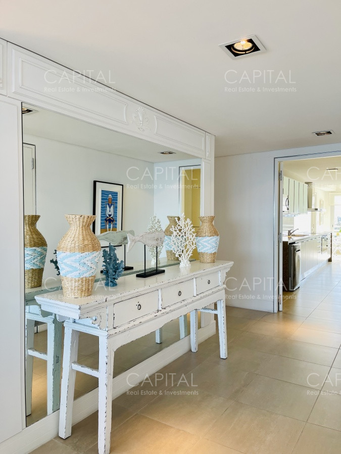 Apartamento ID.31416 - Le Parc Punta del Este de tres dormitorios más dependencia en torre de categoría sobre playa Brava, Punta del Este