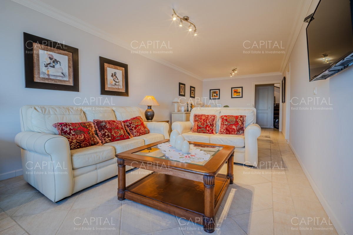Apartamento ID.38440 - Penthouse de 3 dormitorios  y servicio  en primera linea Playa Mansa