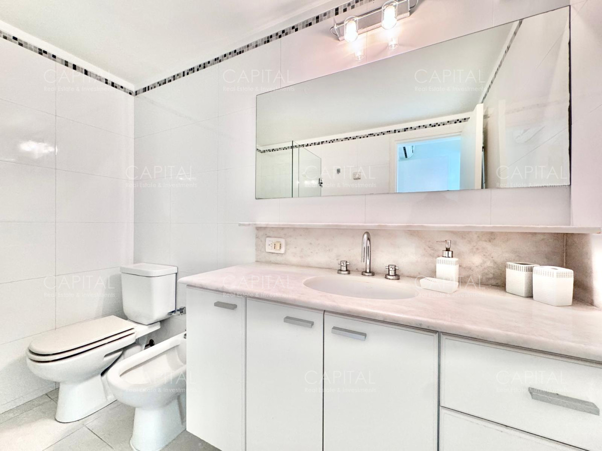 Apartamento ID.36358 - Excelente Apartamento primera linea playa mansa en edificio de categoría