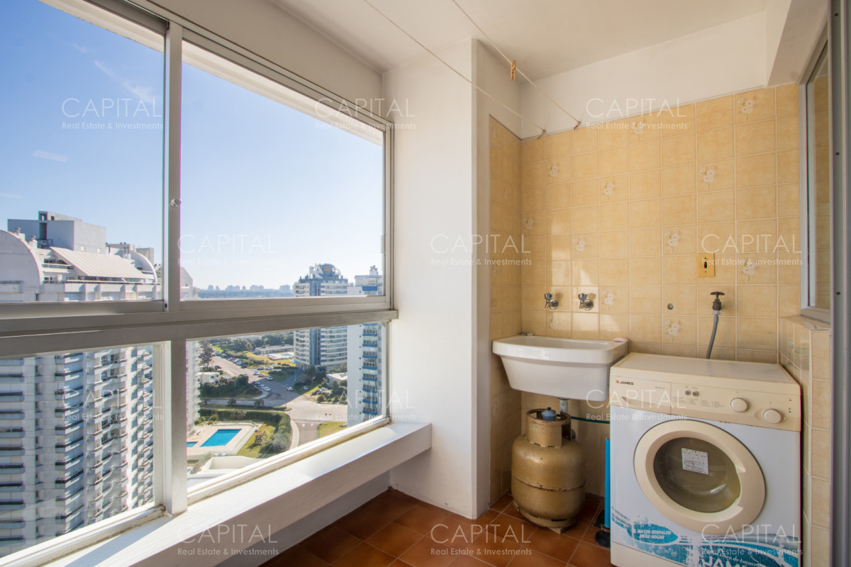 Apartamento ID.40499 - Amplio Apartamento de 4 Dormitorios en Venta Punta del Este