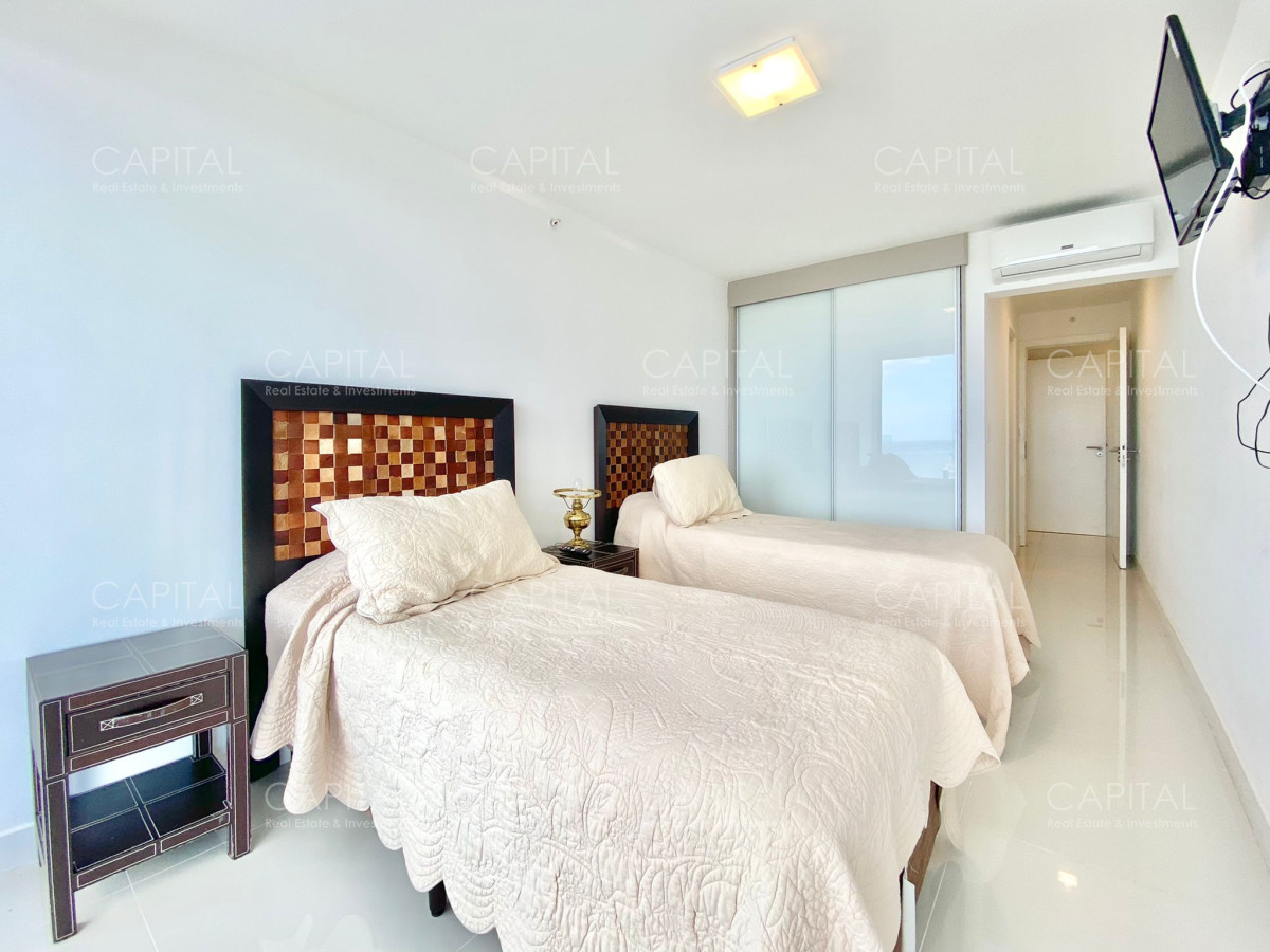 Apartamento ID.32684 - Apartamento en Venta Art Tower Tres Dormitorios en Suite